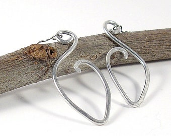 Pendientes de aluminio grandes para mujer. Pendientes de alambre de aluminio ligero. Pendientes envueltos en alambre. Joyería de aluminio.
