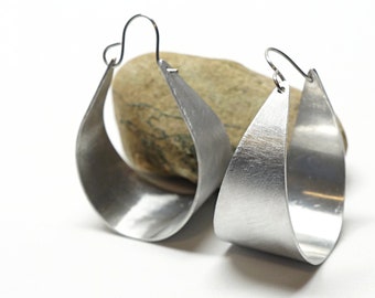 Large hoop aluminium earrings. Wide brushed silver matte earrings. Everyday big silver aluminum earrings. Statement aluminum jewelry