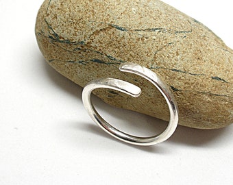 Sterling silver thumb rings for women, Hammered minimalist wrap ring for her, Simple contemporary jewelry, Adjustable thumb ring