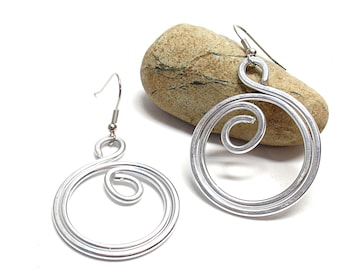Joyas de aluminio. Pendientes espirales de aluminio plateado. Pendientes grandes de alambre. regalo de navidad para ella