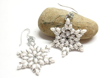 Star dangle earrings for women. White and silver snowflake beaded earrings. Gift for her. White hand beaded earrings