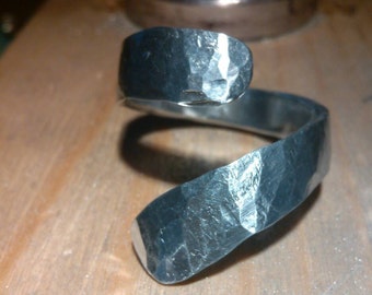 Statement thumb ring for women. Unusual hammered aluminum ring. Contemporary aluminium jewelry