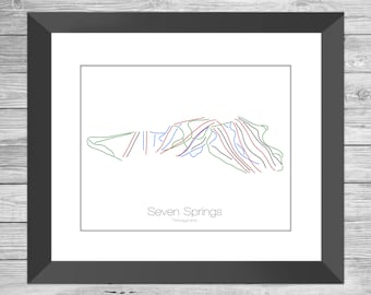 Könnte beinhalten: Eine Linienzeichnung des Skigebiets Seven Springs in Pennsylvania. Die Illustration zeigt die verschiedenen Skipisten und Lifte des Skigebiets. Die verwendeten Farben sind Schwarz, Rot, Grün und Blau.