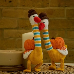 Amigurumi, jouet d'Halloween tricoté canard avec citrouille, prêt à être expédié