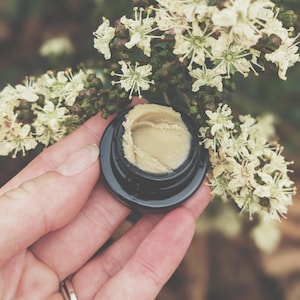 natural perfume fixative. henna base notes.