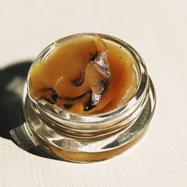 natural perfume fixative. amber base notes.