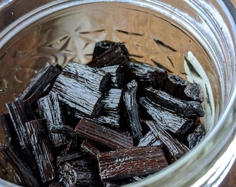 Vanilla Musk. Edición limitada (50 unidades disponibles). Perfume de vainilla y haba tonka con extractos exclusivos, añejados y raros, incluyendo V. dilloniana. Noviembre de 2025.