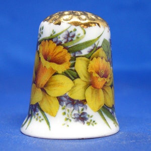 Birchcroft China Thimble Free Dome Box Flowers Red Poppies Birchcroft China Thimble Free Dome Box Flowers Red Poppies