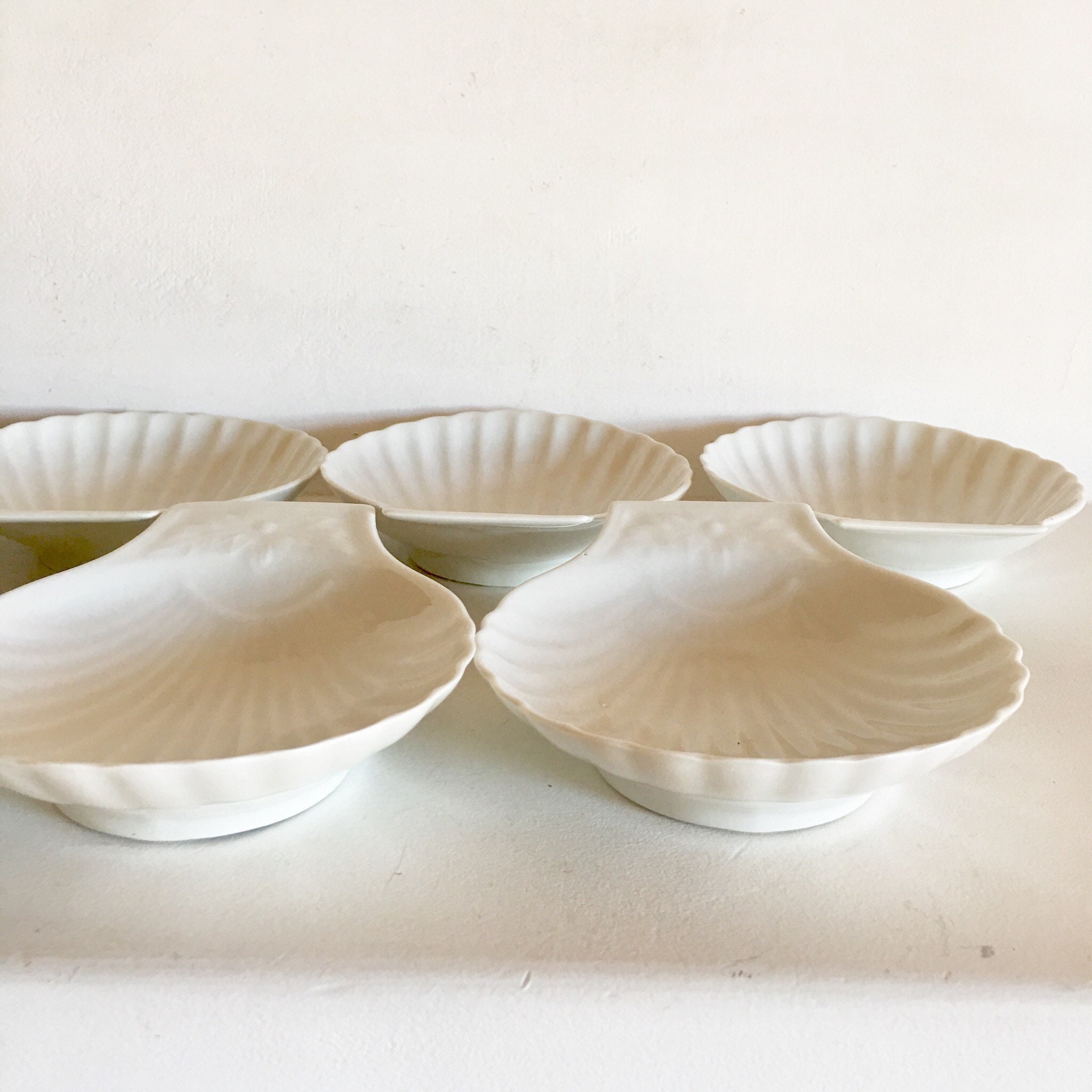 french-vintage-scallop-dishes-apilco-coquille-saint-jaques-plates