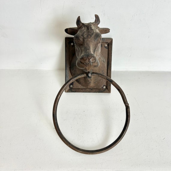 French Vintage Iron Cow Head Tie - Cow Hitch - Cast Iron Cow Head - Country Farm Decor - Rustic Patina - Towel Ring