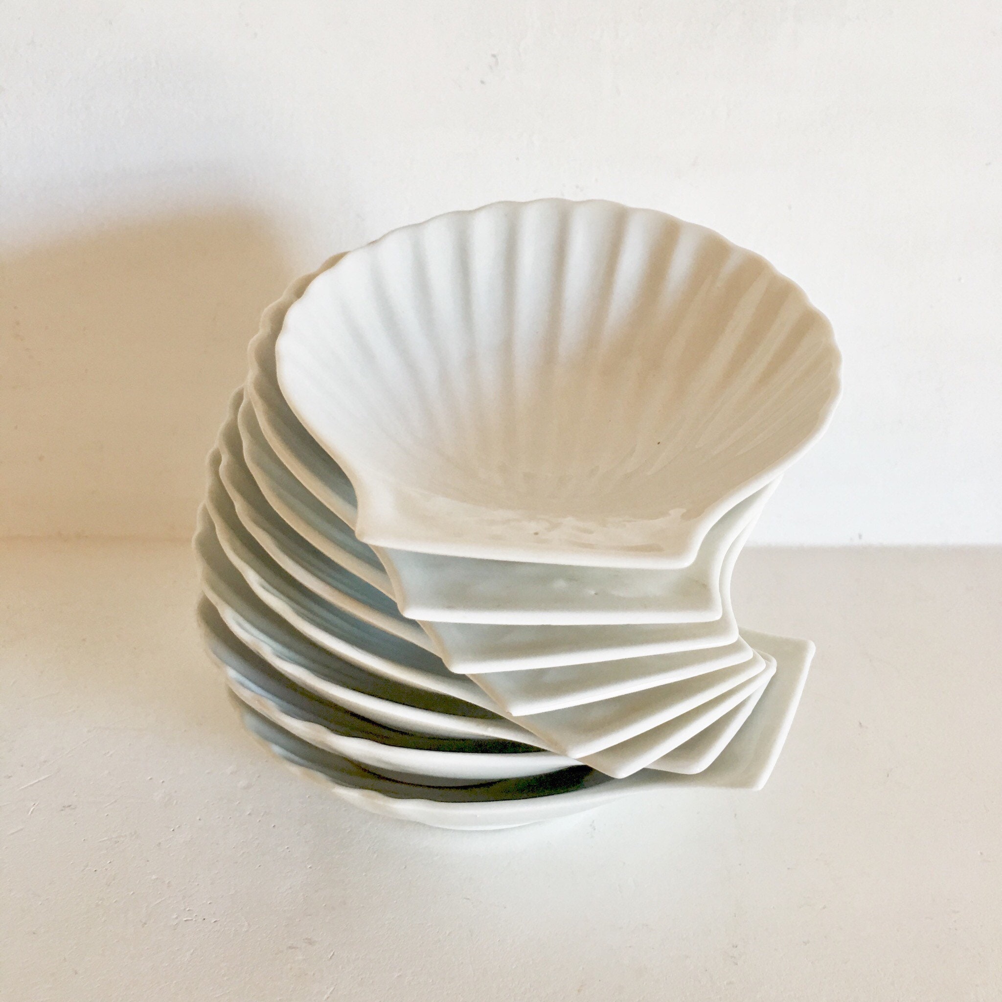 French Vintage Scallop Dishes Apilco Coquille Saint Jaques Plates french-vintage-scallop-dishes-apilco-coquille-saint-jaques-plates