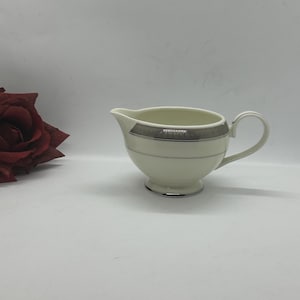 Lechera de porcelana fina Mikasa Palatial Platinum n.° L3235