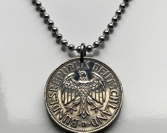 Ciondolo con moneta Deutschland Mark del 1990 raffigurante l'aquila tedesca di Berlino, Amburgo, Monaco, Colonia, Francoforte, Düsseldorf, Stoccarda, Lipsia, Brema n001136