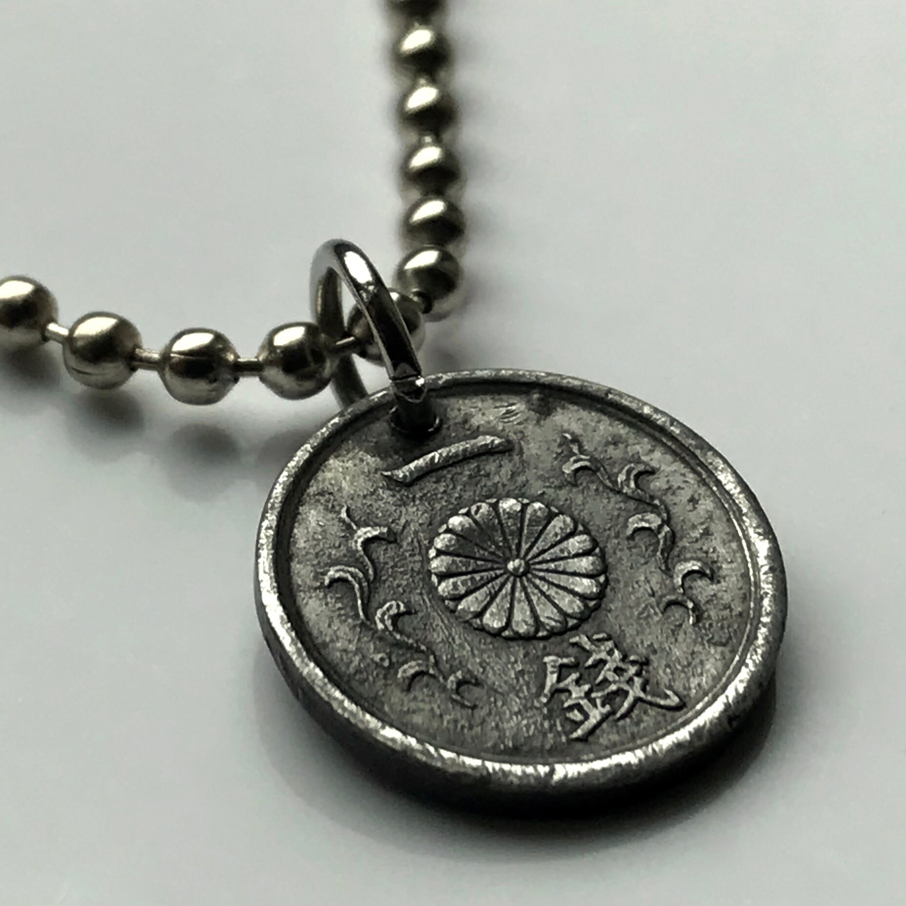 アパレル通販サイトランキング Pendant Coin Sen Japan 1944 Chrysanthemum Tokyo Crest Floral コレクション