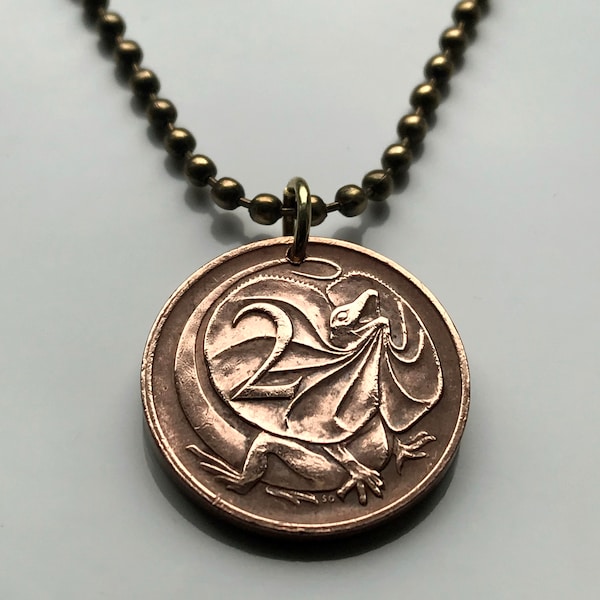 1985 Australia 2 Cent coin pendant Frill necked lizard Sydney Perth Hobart Palmerston Tasmania Southern Cross Oceania Iguana reptile n000605