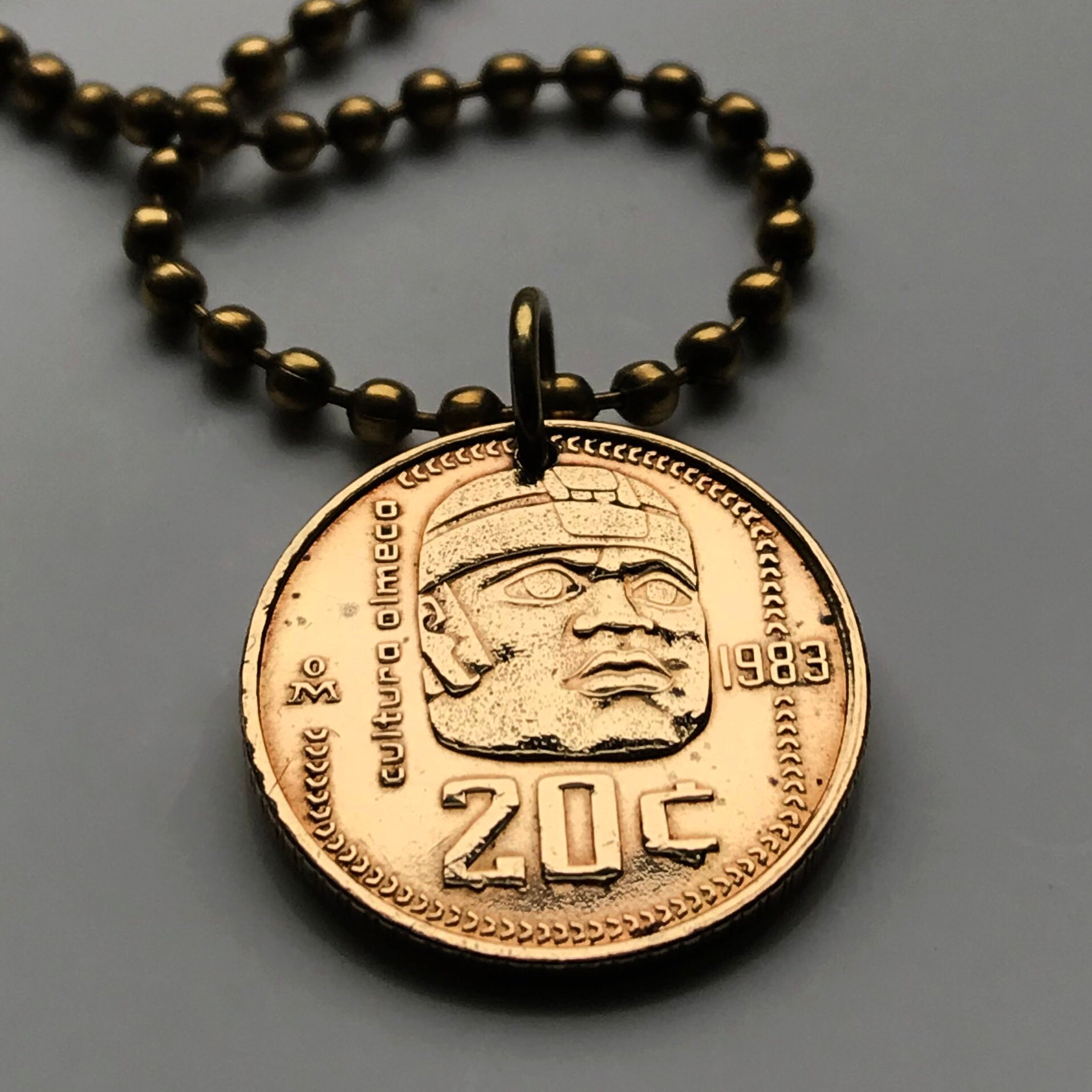 1983 Mexico 20 Centavos coin pendant Olmec colossal heads statue Veracruz Villahermosa Tabasco Mesoamérica Mexican eagle n000427