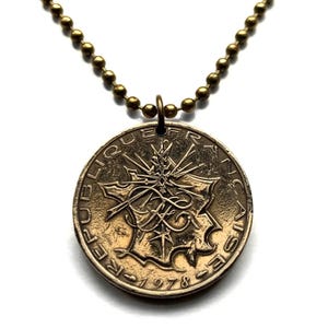 1980 France 10 Francs coin pendant French map Paris Lyon Le Havre Rennes Reims Louvre Seine Saint-Etienne Eiffel Tower Dijon Nantes n000133