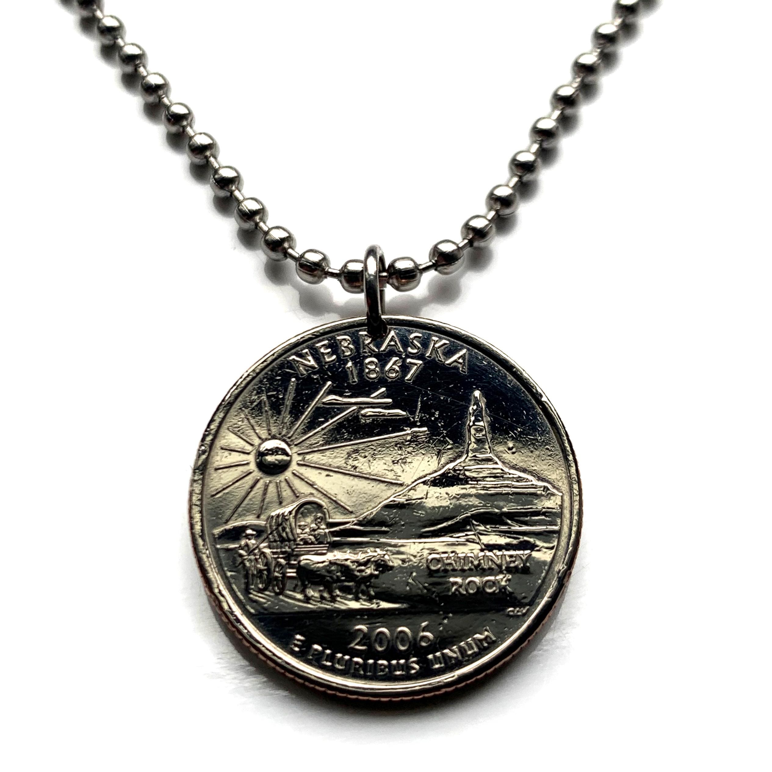 2006年米国クォーター25セントコインペンダント、ネブラスカ州チムニーロック、モリル郡、ノースプラット川、ブリッジポート、オレゴントレイル、アメリカ国道26号線、n003855  - Etsy 日本