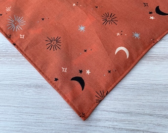 Bandana de Halloween para perro con diseño de Luna Celestial