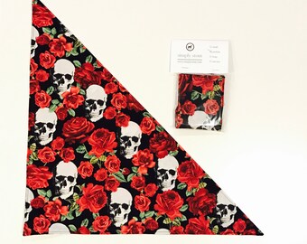 Cráneos y Rosas Perro Bandana