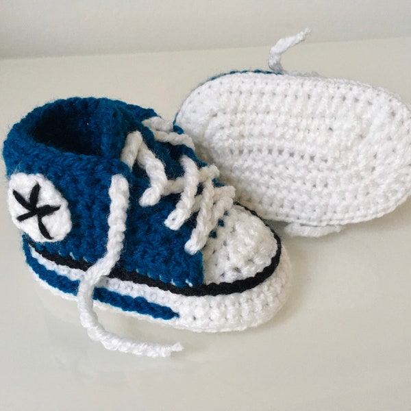 Baby Schuhe gehäkelt Sneakers Blau