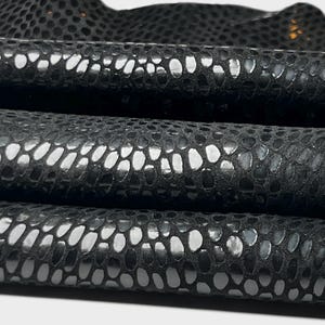 Schwarzes Lack wie Schlangenhaut-Skalen-Druck auf Lammleder 4, 5, 6 sqft Dickes Leder 1,3-1,4 mm / 3,25-3,5oz Schwarze Schlangen-Skala 1527