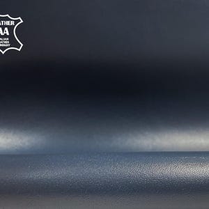 Donkerblauwe lederen huiden || Stukken lamsleer om te naaien || Kies je maat: 2,5 - 5,5 m² || Marineblauwe blazer 472 0,8 mm/2 oz