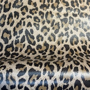 Klassiek luipaardleer met korreltextuur | Glanzende huiden | 3-9 sqft | 0,7-0,8 mm/1,75-2 oz | Choco Leopard 1558