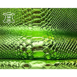 Pelle metallizzata verde con stampa serpente // 100% vera pelle animale // Pelle di agnello di qualità italiana per cucire // Verde Snake, 1033, 1,0 mm