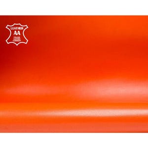 Peaux en cuir orange vif de qualité supérieure // La taille d'une peau 4 - 8 pieds carrés // Cuir d'agneau poli brillant pour la couture // FLAMME 1208, 0,8 mm / 2 oz