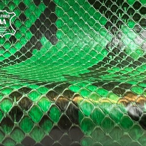 Cuir pleine fleur de python vert vif 75 cm // 2,6 tf et 150 cm // 4,9 ft Cuir de serpent vert néon 0,7 mm/1,75 oz