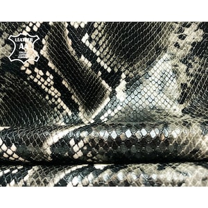 Dark Green Textured Snakeskin Print Leather // The Size of A Hide 6.5 - 7.5 sqft // Genuine Lambskin Fabric // Water Snake 992 0.8mm / 2oz