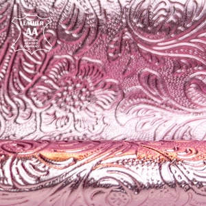 Pelle di agnello rosa chiaro metallizzato con stampa floreale 4-6 sfqt // 0,4-0,67 m2 Tessuto italiano lucido 0,9 mm/2,25 oz FIORI DI QUARZO 1519