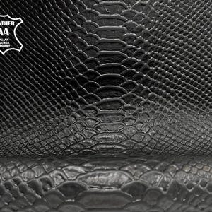 Cuir de serpent NOIR // Cuir véritable //Cuir naturel pour l'artisanat// Pièces de cuir gaufrées// 4 - 7 pieds carrés //SERPENT NOIR, 598, 0,8 mm