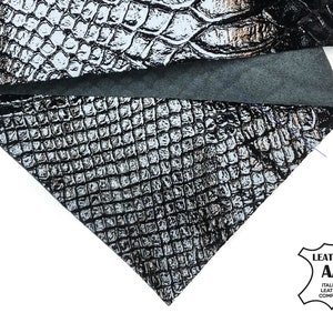 Schwarze Lacklederlaken mit Schlangen-Print 6x6 / 8x10 / 12x12 / 12x18 / 18x24 echtes Lammfell Bastelbedarf glänzend texturiert // 0.6 mm
