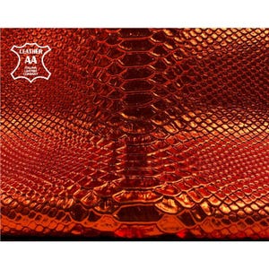 Donkeroranje leren huiden met slangenprint // Echt dierenleer //Metallic lamsleer stukken //FIERY ORANGE, 1073, 0,5 - 0,8 mm / 2oz