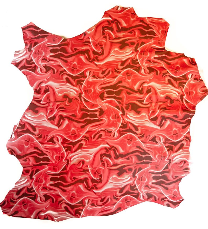 Cuero teñido anudado abstracto rojo con estampado de rosas. Superficie: 5-6 pies cuadrados. Impresión única de 0,48-0,60 pulgadas. Material de artesanía grueso y liso. 1452, 1,1 mm/2,75 oz. imagen 9