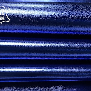 Pelle metallizzata BLU Pelle autentica blu metallizzata //Pezzi lucidi per lavori artigianali //BLU REALE, 352, 0,9 mm/2,25 oz