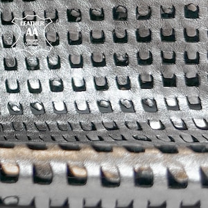 Pelle di agnello metallizzata argento scuro con taglio laser traforato 4 - 5 piedi quadrati // 0,4 - 0,56 m2 Tessuto italiano lucido 0,9 mm/2,25 once DARK LASER 1522