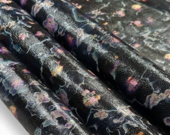 Pelle di agnello blu scuro e nera con stampa floreale, 5 - 9 piedi quadrati // 0,46 - 0,96 m2, pelle verniciata, 0,7-0,8 mm/1,75-2 oz, BLU FLOREALE 1552