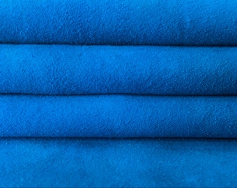 BLAUWE suède, echt blauw schapensuède, echt blauw stuk lamsleer, blauwe dierenhuid, zachte leerstof LAGUNA BLUE, 604, 0,8 mm