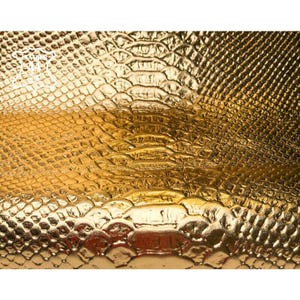 Goudkleurig metallic leer met slangenprint | Echt Italiaans lamsleer | Gestructureerd glanzend leer | Knutsel- en naaibenodigdheden | 1042 gram, 0,9 mm / 2,25 oz