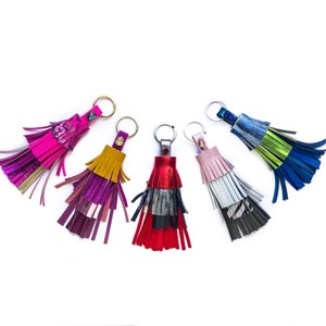 Bunte ECHT Leder Schlüsselanhänger || Echte Swarovski Kristalle || Geschenkbox || Voluminöser Quasten Schlüsselanhänger || Länge 17cm