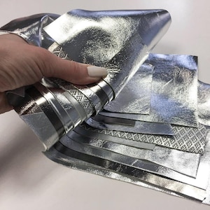 Ritagli di pelle ARGENTO Ritagli di vera pelle Ritagli di argento Confezioni di ritagli fai da te Pezzi di vera pelle Ritagli di orecchini in pelle di pecora color argento lucido