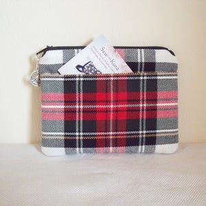 Portamonete in tartan / Porta carte / Marsupio in tartan / Portamonete con cerniera Stewart Dress Tartan / Plaid Rosso Crema Nero Verde fatto a mano, ciondolo a forma di cardo