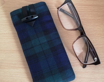 Tartan Eyeglass pouch Case / reading glasses / sunglasses case / cover Black Watch plaid pouch handmade Navy Black Green plaid unisex