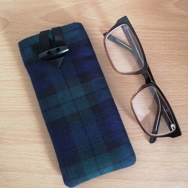 Tartan Eyeglass pouch Case / reading glasses / sunglasses case / cover Black Watch plaid pouch handmade Navy Black Green plaid unisex