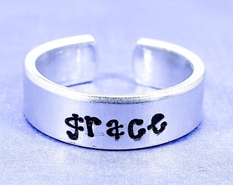 Anmut Ring, Wort des Jahres Schmuck, Affirmation Ring, Empowerment Schmuck, Girl Power, beste Freundin Geschenk, verstellbarer Ring, süße Ringe