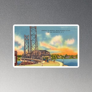 Brücke Erinnerungsmagnet | Vintage Postkarte der Brücke zwischen Portsmouth, NH & Kittery, ME | Vinyl die-cut Kühlschrankmagnet | 13x9cm