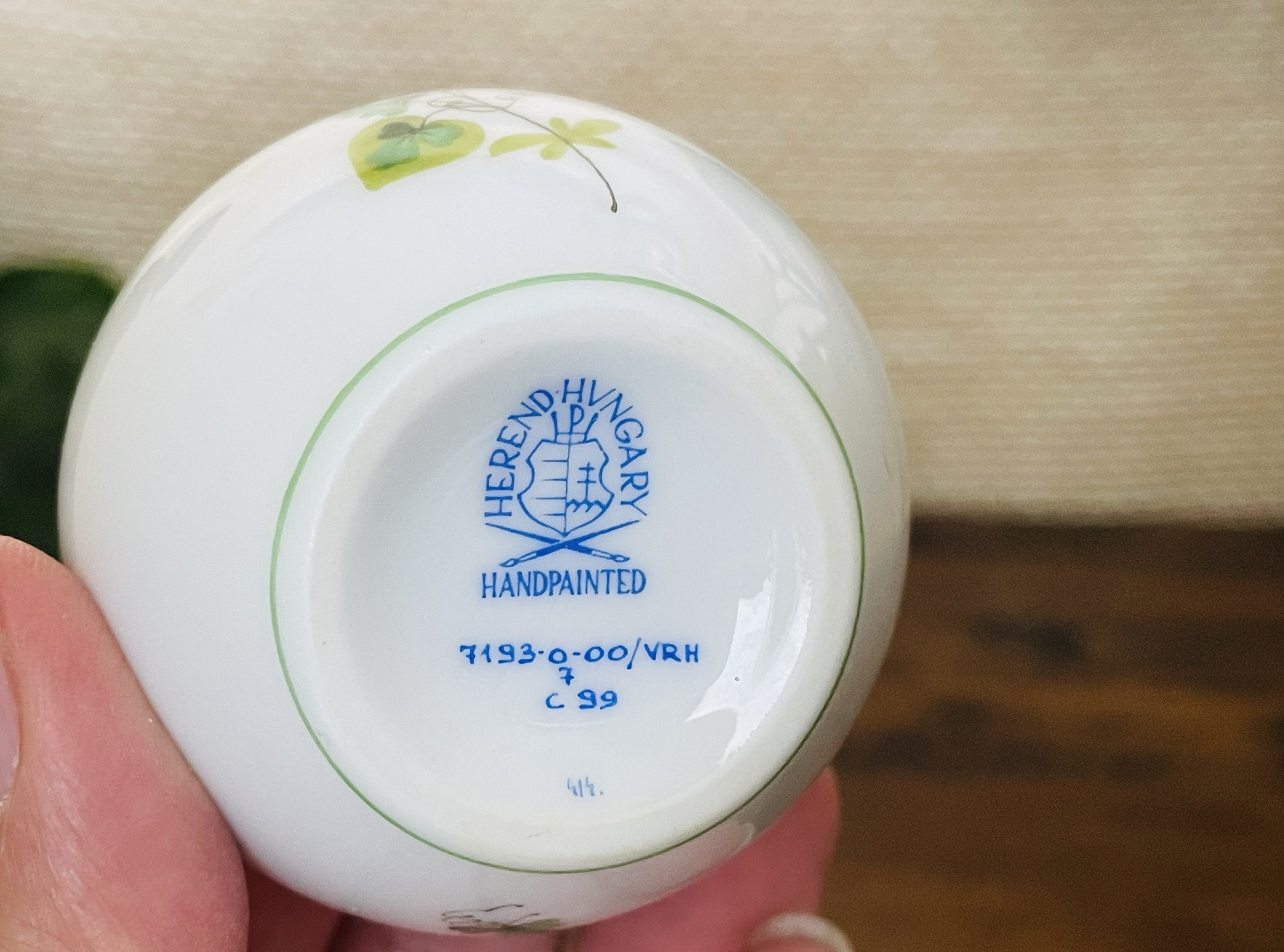 HEREND vienna Rose Hand Made Hand Painted Porcelain Miniature Vase 7193000/VRH C99 HVNGARY